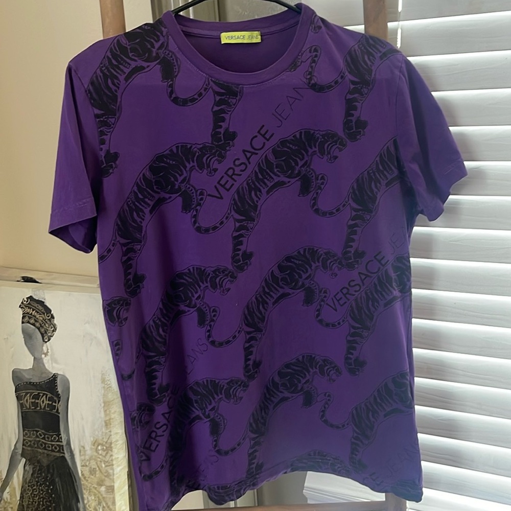 Versace Men's T-shirt
Size S